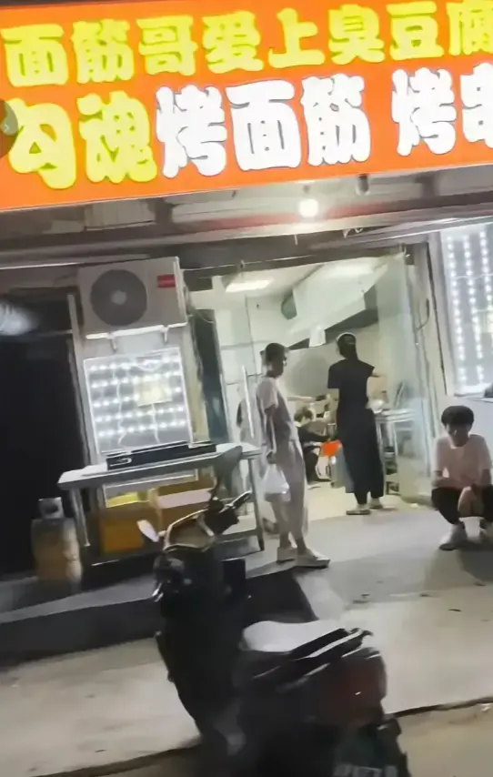 【免费在线观看】《安平勾魂面筋哥丈母娘事件》1080P完整版 街头名场面+拆台丈母娘剧情超刺激！