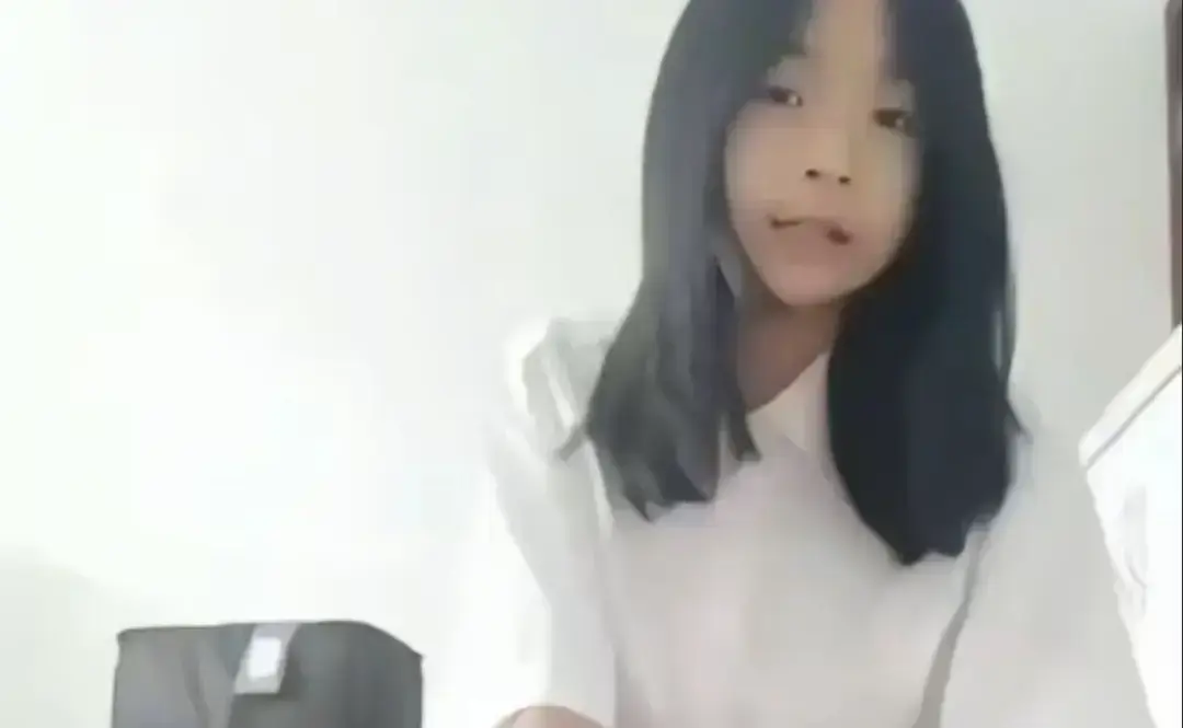 免费在线观看《张婉莹女孩写作业事件》1080P高清无删减版，资源流出家长圈炸锅，张婉莹写作业事件受关注