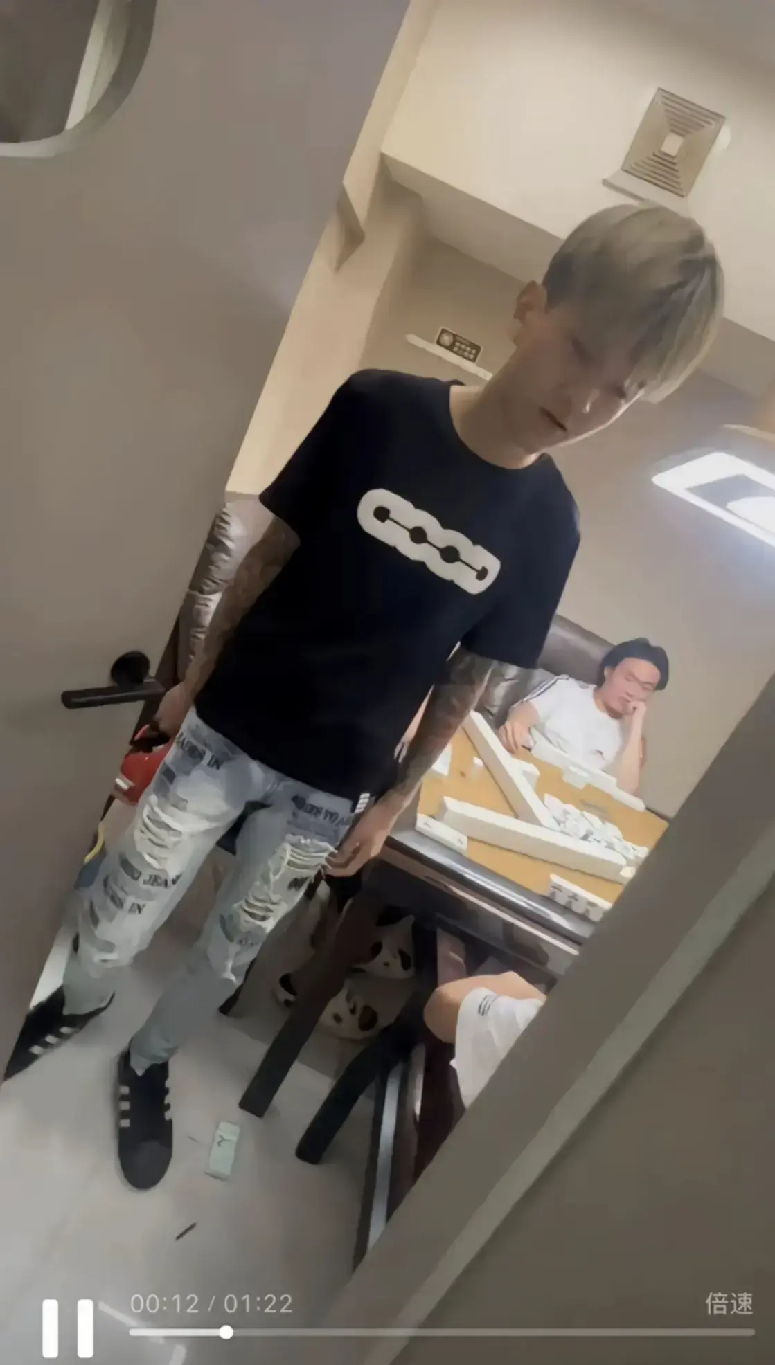 《国服达摩潮汕网红事件》全集-麻将室惊现3秒18拳-女票被摸手冲突过程免费观看