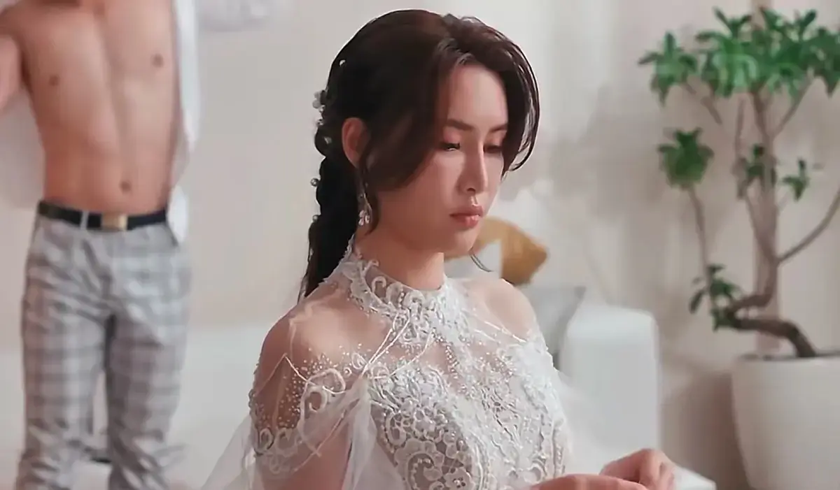 《苏畅-小凤新婚》来袭，艾熙老师呈现新婚全程，无广告追剧超畅快 — 高清画质无删减，官方对白超地道 — 《苏畅-小凤新婚》香港爱情标杆之作，值得一看