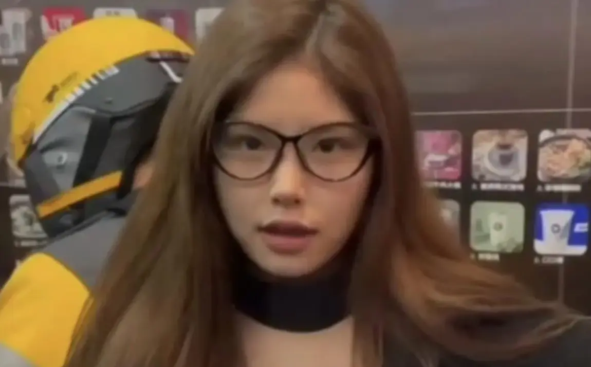 《秦嘉妮》-青筋女王眼镜妹反差表演高清视频合集-百度云下载无删减完整版~1080P画质