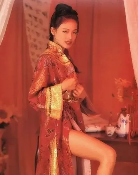 想拥有《舒淇舒掰掰》经典合集吗？这里有舒淇阁楼照片网盘资源，免费分享，无广告在线观看，不容错过！