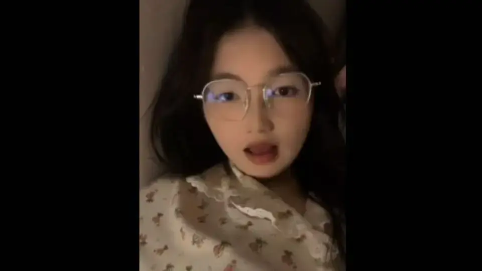 免费获取《困困兔》4K无删减资源 - 困困兔日常实录不容错过 - 《困困兔》VLOG第二季全集，含闺蜜互动精彩片段 - VS影院