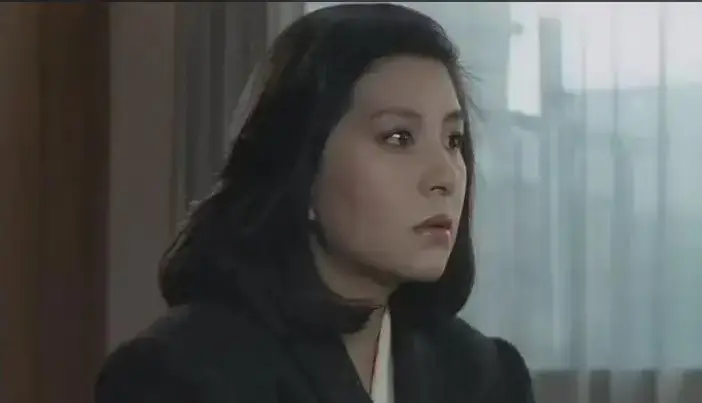 《黑皮肤上哭泣 的女人》相关资源图片
