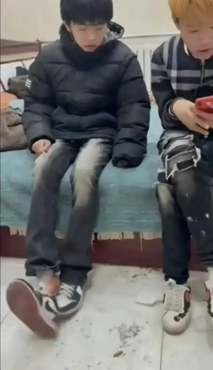 想看《轻奢二人组事件》热门黑料？校园轻奢男孩事件全记录，无广告在线观看，高清画质呈现轻奢二人组事件！