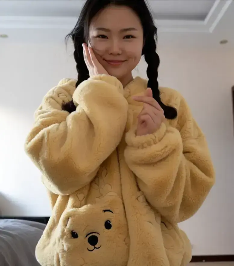 建始网红爱糖糖视频来袭，《建始女子将视频发到儿子班级群建始网红爱糖糖视频》4K超高清播放，建始女子发班级群视频不容错过