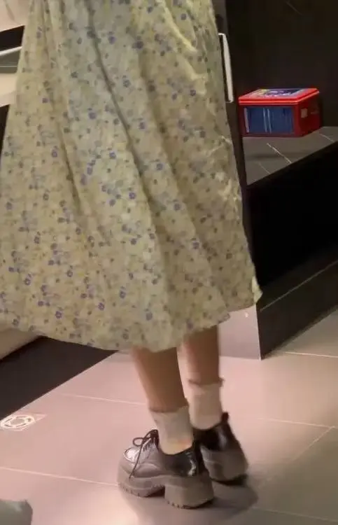 《元歌碎花裙合集》包含甜系vlog，展现日系少女风的碎花裙魅力，元歌镜头下高清资源，夸克下载持续有效！